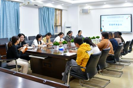共研教法促成长——深圳市景贝小学举办黄小梅名师工作室教研活动