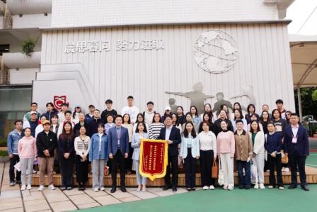 小初衔接“零距离”，共育成长“过渡桥”——东湖中学携手百雅实验小学开展小初衔接交流活动