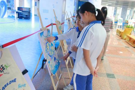 绘七彩阳光，展美育风采--罗芳小学学生“美育一件事•七彩阳光跑”领跑服绘制活动圆满落幕