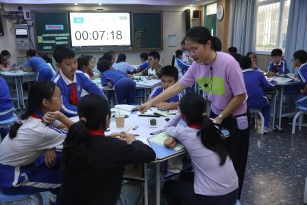 AI伴学进课堂，教研赋能促成长——罗湖区教科院“百人听千课”活动走进新秀小学