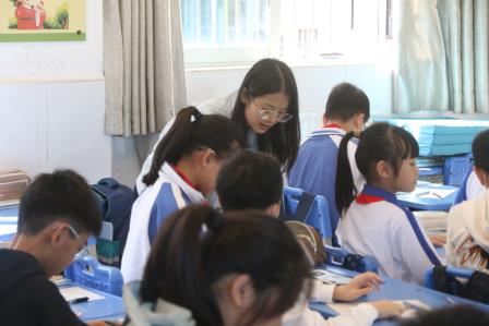 AI伴学进课堂，教研赋能促成长——罗湖区教科院“百人听千课”活动走进新秀小学