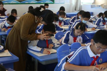 AI伴学进课堂，教研赋能促成长——罗湖区教科院“百人听千课”活动走进新秀小学