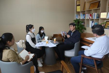 AI伴学进课堂，教研赋能促成长——罗湖区教科院“百人听千课”活动走进新秀小学