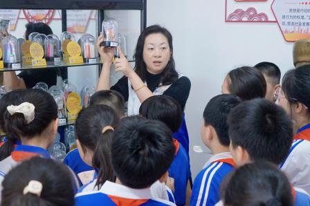 研学践悟筑防线，美育润心护成长  —— 罗湖小学组织学生走进鹏辰驿站开展禁毒主题研学活动