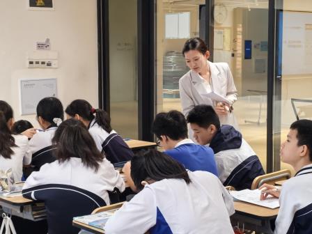 百人听千课汲取智慧，新质伴AI点亮未来——罗湖区教科院到罗湖未来学校初中部开展“百人听千课”行动