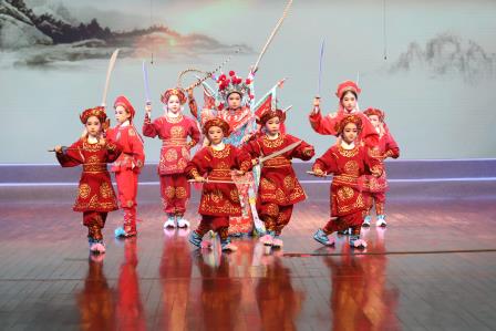 粤韵润童心！向西小学粤剧《白龙关》惊艳中国童话节大湾区展演