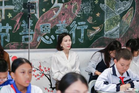 AI赋能展风采 教研聚力育新人 ——罗湖区“百人听千课”活动走进罗湖实验学校初中部