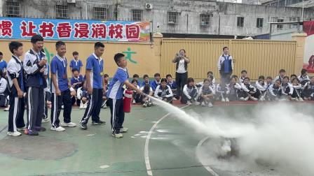 新华外国语学校举行2025年秋季消防安全疏散演练活动