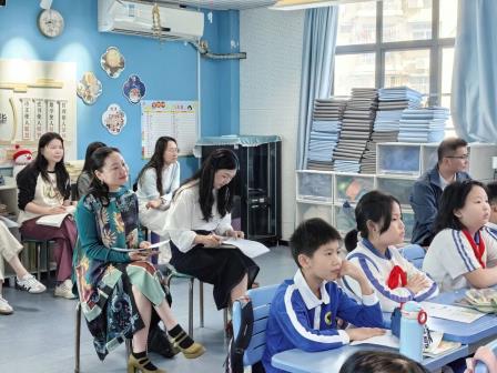 AI赋能启新思，专家引领研实效——罗湖区教科院“百人听千课”活动走进怡景小学