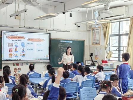 AI赋能启新思，专家引领研实效——罗湖区教科院“百人听千课”活动走进怡景小学