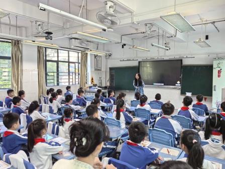 AI赋能启新思，专家引领研实效——罗湖区教科院“百人听千课”活动走进怡景小学