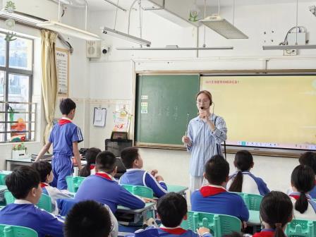AI赋能启新思，专家引领研实效——罗湖区教科院“百人听千课”活动走进怡景小学