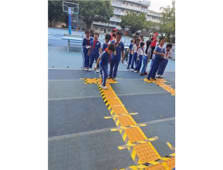 无障碍知识进校园，青春聚力助城兴——新秀小学举行无障碍城市系列体验活动