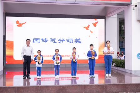 拉起心中防火线，筑起安全防火墙 ——第10周消防安全主题升旗仪式暨第38届校运会闭幕式