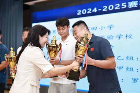 罗湖区校园足球联席会召开，我校荣膺“年度最佳学校”殊荣