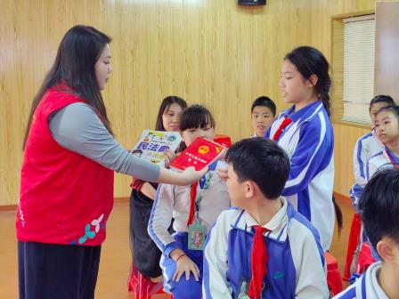 侨香实验学校开展“以法护航·守护成长”青少年法制教育进校园社校联合活动