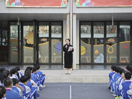 铭记苦难历史，汲取前行力量 ——深圳市翠北实验小学举行“国家公祭日”主题升旗仪式（第15周）