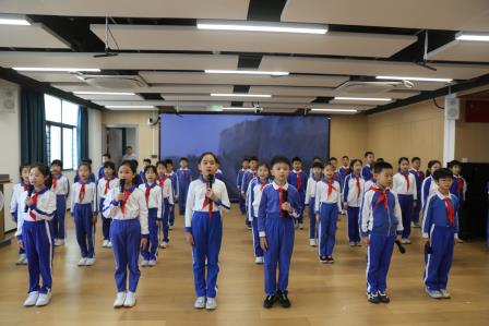 铭记历史 珍爱和平——布心小学举行“12·13国家公祭日”主题升旗仪式