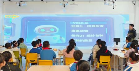 新质教室有 “智慧”：AI 驱动，课堂焕新质（一）