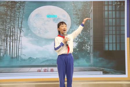 书香贯通古今 阅读深耘人生——新秀小学举行2025年阅读节古诗词讲解比赛 