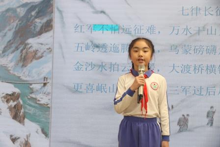 书香贯通古今 阅读深耘人生——新秀小学举行2025年阅读节古诗词讲解比赛 