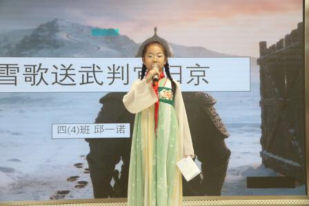 书香贯通古今 阅读深耘人生——新秀小学举行2025年阅读节古诗词讲解比赛 
