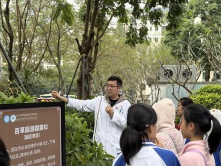 探秘百草园，中医初体验——北斗小学开展每周半天计划暨行走的思政课研学活动