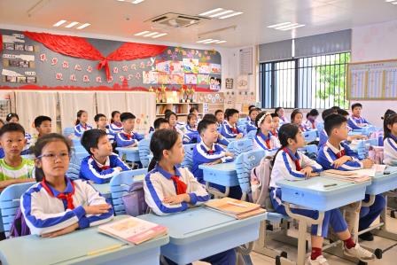 以心换心促交往   心理健康伴成长 ——翠北实验小学第15周主题班会
