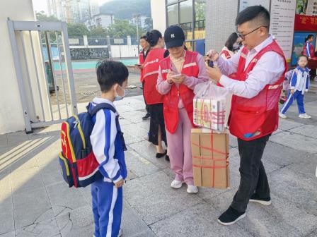 纸间传情暖罗湖，家校社共绘公益图 ——深圳市翠北实小以废纸为媒搭建青少年德育实践新平台
