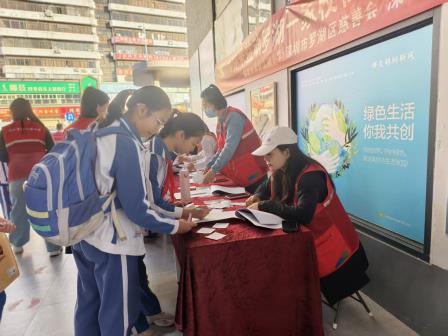 纸间传情暖罗湖，家校社共绘公益图 ——深圳市翠北实小以废纸为媒搭建青少年德育实践新平台