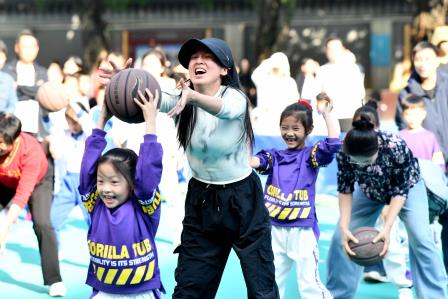 小场地“玩”出大精彩！ ——靖轩小学校园欢乐嘉年华解锁育人新玩法