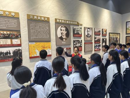 勿忘历史 吾辈自强——南科大罗中八年级赤竹一班赴深圳烈士陵园开展公祭日活动