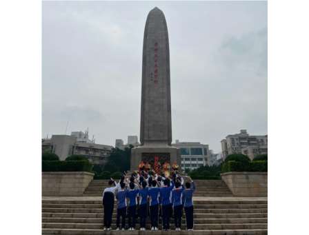 勿忘历史 吾辈自强——南科大罗中八年级赤竹一班赴深圳烈士陵园开展公祭日活动