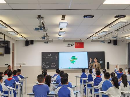 新质课堂展风采 名师引领促成长 ——水库小学举办名优教师教学展示活动