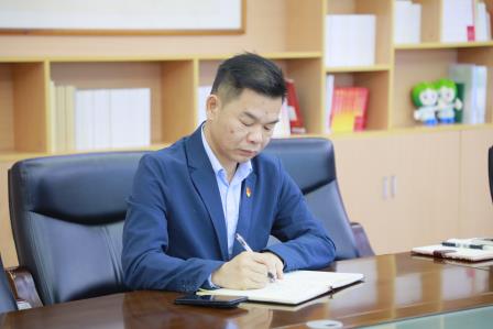 以美育人润童心 文化铸魂促成长 ——罗湖区 “我爱我班” 最美班级文化建设检查组走进仙桐实验小学
