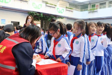寻踪游书海，拾趣入文园——太白实验学校举行首届阅读节游园会活动