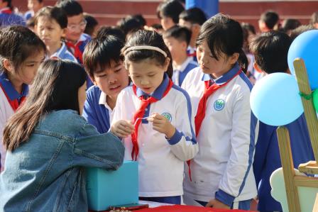 寻踪游书海，拾趣入文园——太白实验学校举行首届阅读节游园会活动