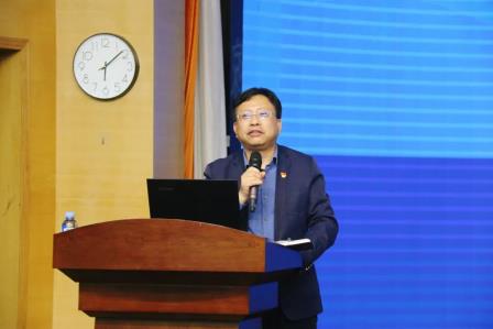 专家引领明方向，教研赋能促提升——东湖中学深耕新质课堂探索育人新路径