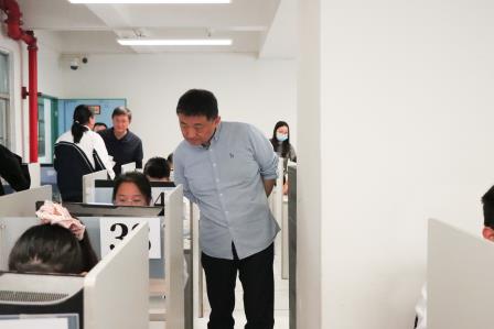 AI赋能课堂教学，人机共育助力成长——深圳市翠园文锦中学迎来专家团考察指导
