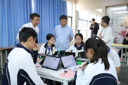 AI赋能课堂教学，人机共育助力成长——深圳市翠园文锦中学迎来专家团考察指导