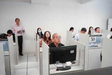 AI赋能课堂教学，人机共育助力成长——深圳市翠园文锦中学迎来专家团考察指导