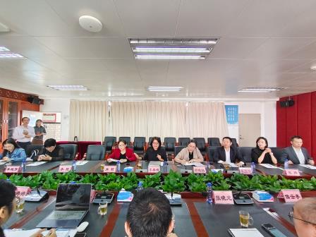 AI赋能课堂教学，人机共育助力成长——深圳市翠园文锦中学迎来专家团考察指导