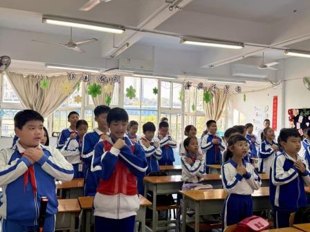 聚焦班级文化，共赏育人阵地——深圳市罗湖区龙创实验学校迎接罗湖区首届“我爱我班”最美班级文化建设检查评比