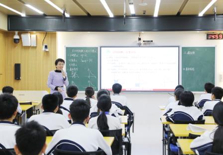 同课异构探路径 专家讲座明方向 ——深北莫附属布心中学初三数学教研活动提质增效