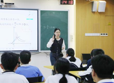 同课异构探路径 专家讲座明方向 ——深北莫附属布心中学初三数学教研活动提质增效