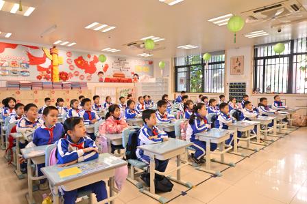 消防在心中，安全伴我行 ——深圳市翠北实验小学第16周主题班会