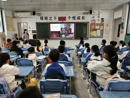 消防在心中，安全伴我行 ——深圳市翠北实验小学第16周主题班会