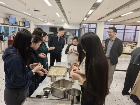 松韵迎冬至，工会裹饺香添馔苑 泉声喜亚岁，教工围炉情暖校园--深圳市松泉实验学校举办“迎冬至·包饺子”活动
