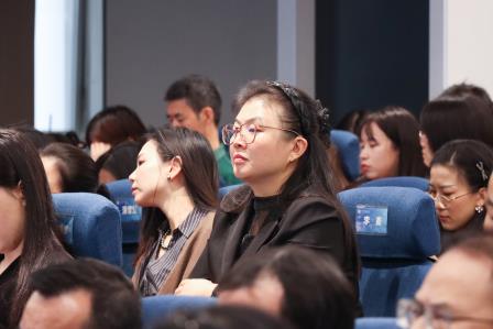 教案“变脸”，打造新质课堂新样态——翠园文锦中学开展“‘备教学评’思维可视化案例分析”专题讲座培训
