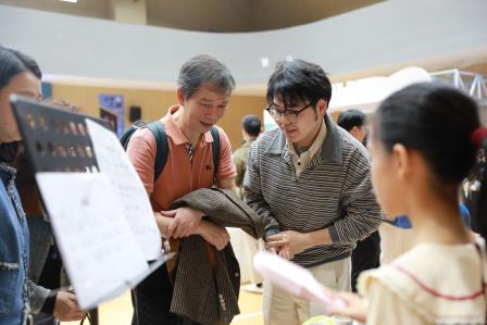 东晓创新学子自制乐器惊艳亮相市级美育展